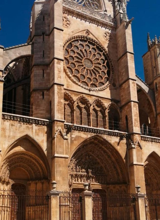 Viva León Leão Exterior foto